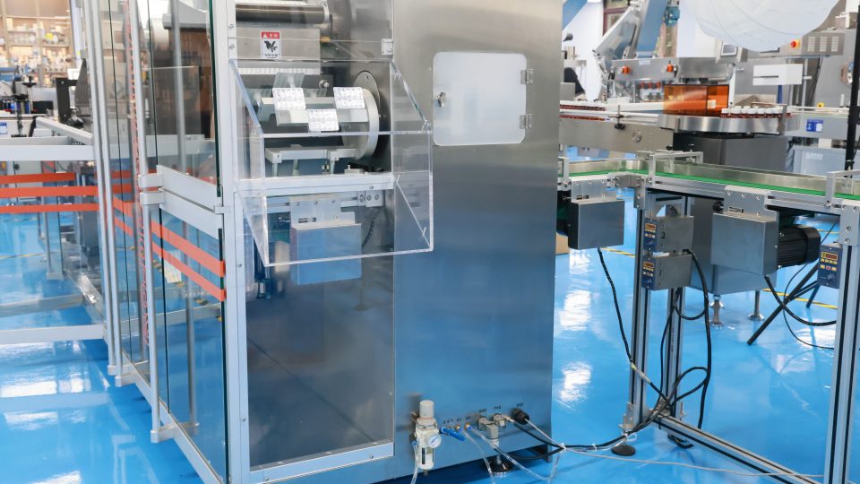 Waste reducing die cutting station